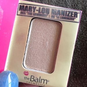 the Balm Mary-Lou Manizer Highlighter